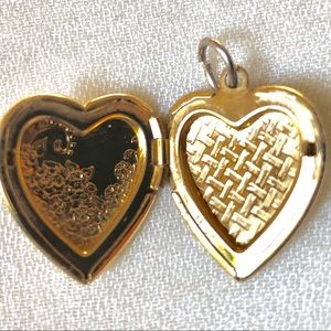 ❤️❤️Golden heart locket